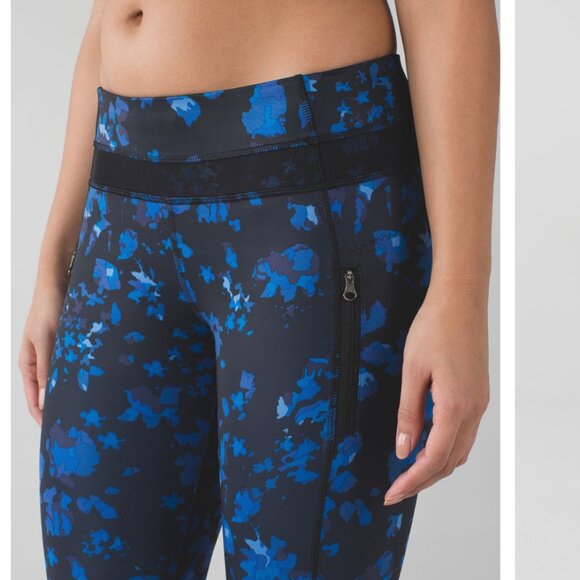 Lululemon Inspire Tight II *Full-On Luxtreme (Mesh) in Blue/Black - Size 6 - Picture 9 of 9